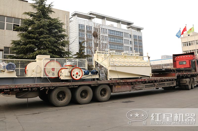對輥制砂機(jī)裝車發(fā)貨中